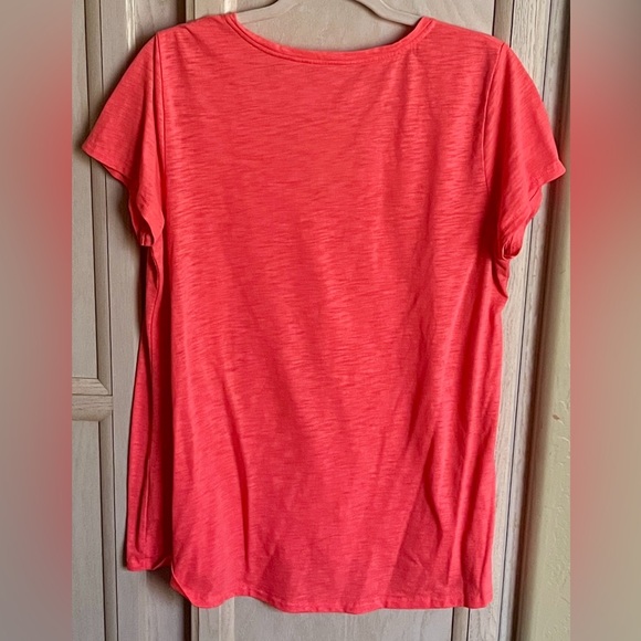 🌷Lilly Pulitzer V-Neck Short Sleeve Tee - Picture 2 of 4